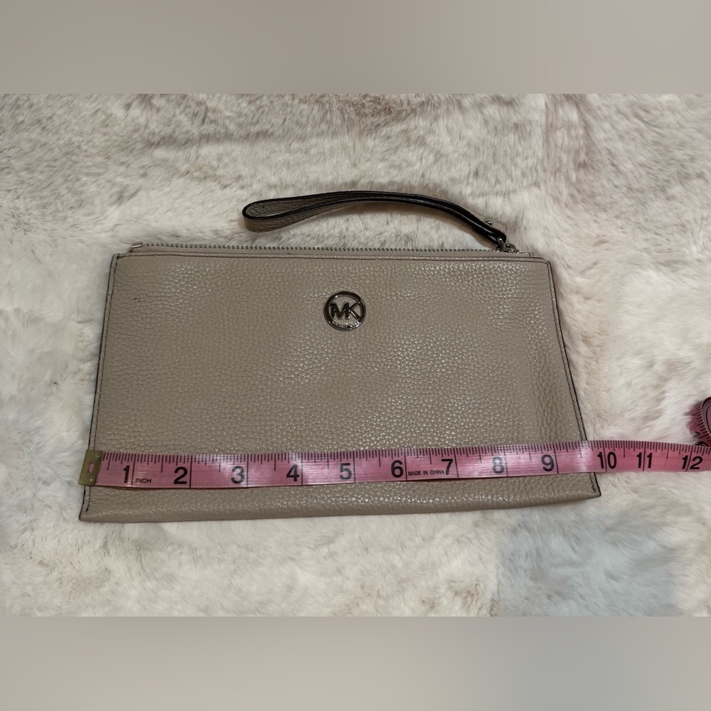 MICHAEL KORS WRISTLET BAG